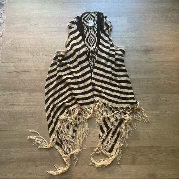 It’s Our Time Boho Tassled duster vest (L) - Picture 2 of 6